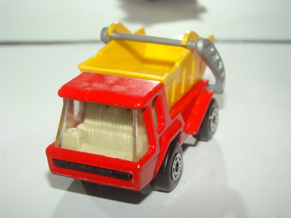 * INBRIMA MATCHBOX 37 SKIP TRUCK B175