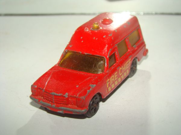 * KIKO MERCEDES BENZ AMBULANCE B278