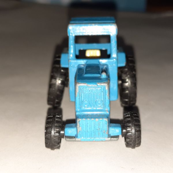 * INBRIMA MATCHBOX 46 FORD TRACTOR B109