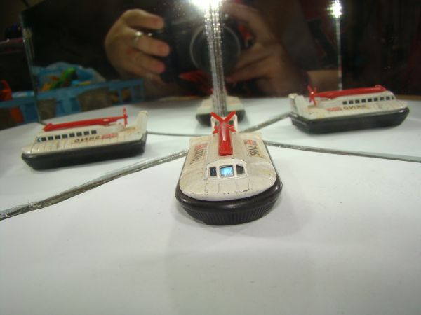 * INBRIMA MATCHBOX 72 HOVERCRAFT B042