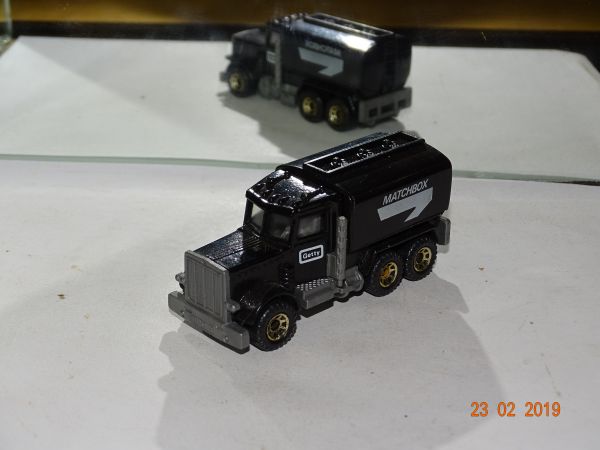 * INBRIMA MATCHBOX PETERBILT TRUCK B076