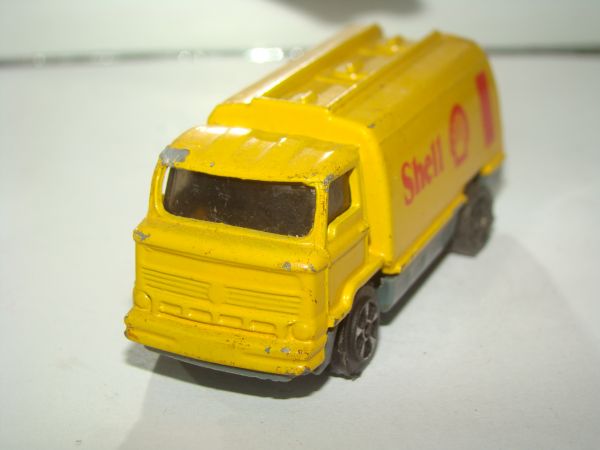 * KIKO PETROL TANKER SHELL B043