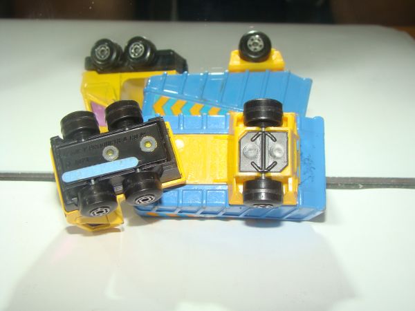 * INBRIMA MATCHBOX 50 ARTICULATED TRUCK B056