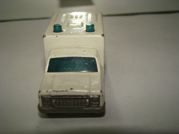 * INBRIMA MATCHBOX 41 AMBULANCE B017