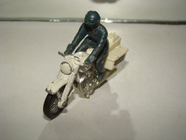 * INBRIMA MATCHBOX MOTORCYCLE POLICE B893