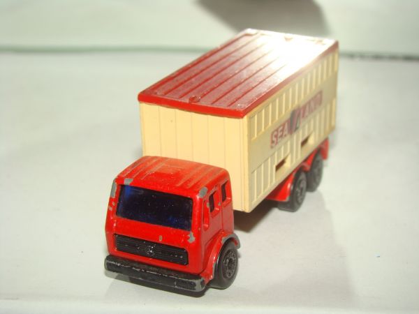 * INBRIMA MATCHBOX 42 MERCEDES CONTAINER TRUCK B345