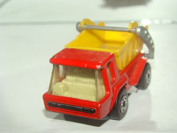 * INBRIMA MATCHBOX 37 SKIP TRUCK B015