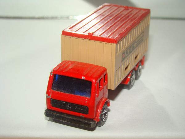 * INBRIMA MATCHBOX 42 MERCEDES CONTAINER TRUCK B117