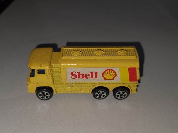 * KIKO CORGI GUY TANKER SHELL B048