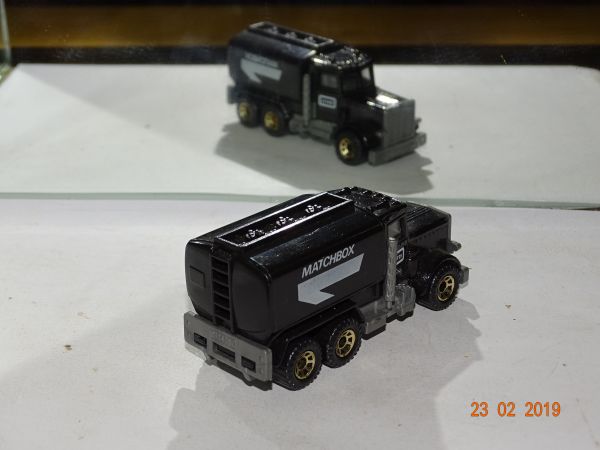 * INBRIMA MATCHBOX PETERBILT TRUCK B076