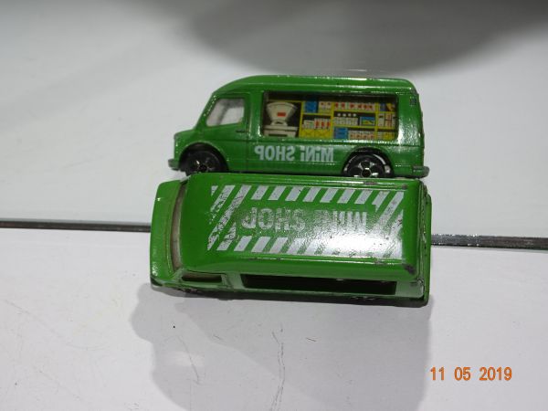 * KIKO CORGI MERCEDES MOBILE SHOP B344