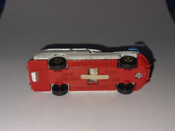 * INBRIMA MAJORETTE DS 21 AMBULANCE B378