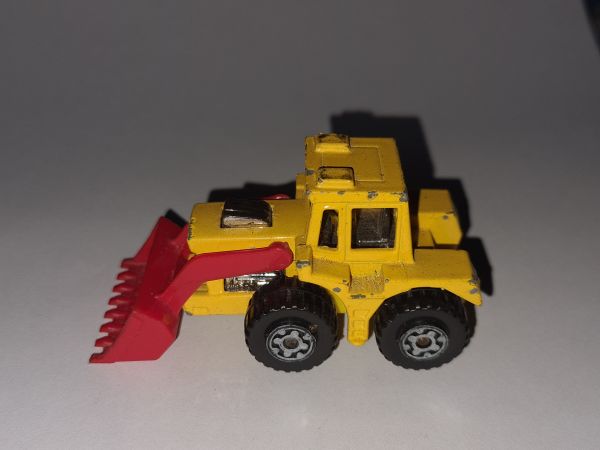 * INBRIMA MATCHBOX 29 TRACTOR SHOVEL B258