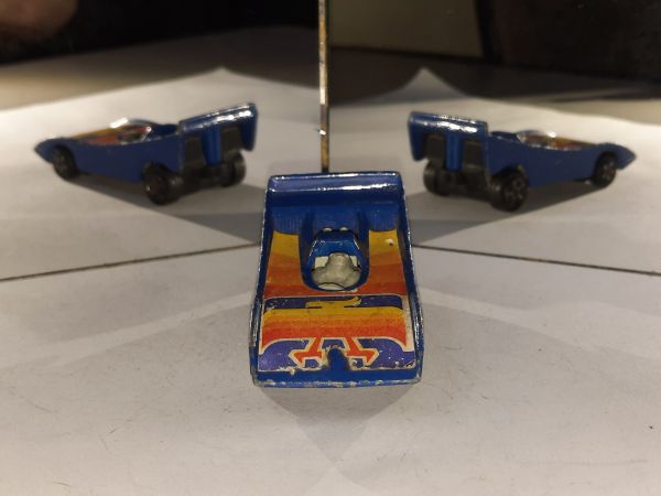 * KIKO CORGI RACING CAR B007