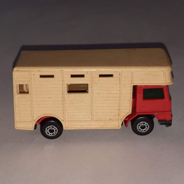 * INBRIMA MATCHBOX 40 HORSE-BOX B139