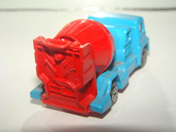 * KIKO CORGI MOBILE CEMENT MIXER B115