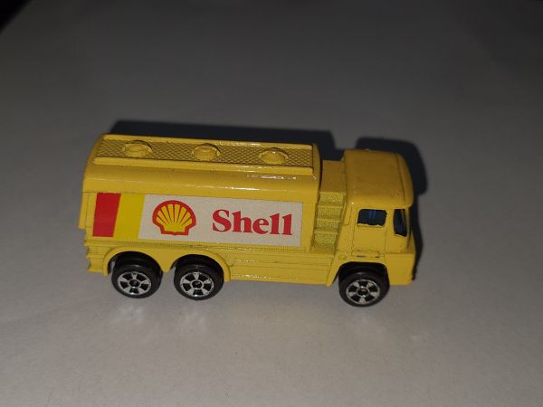 * KIKO CORGI GUY TANKER SHELL B048